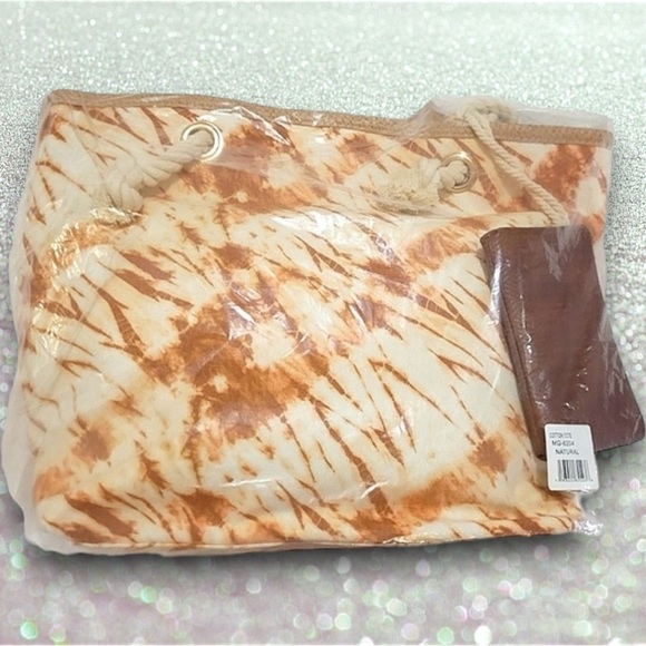 Madden girl large Tote with matching cosmetic bag NWT - Picture 3 of 13